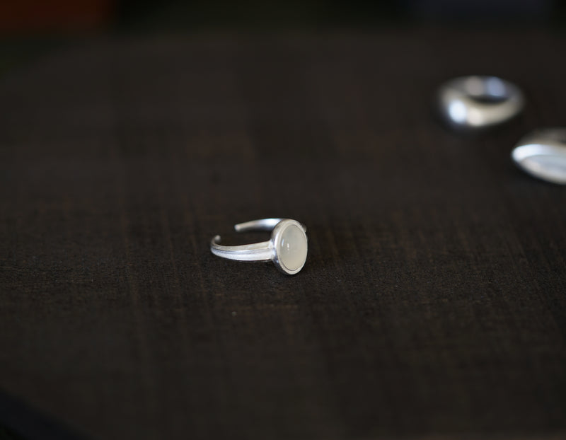 DOUBLE STRAPS WHITE AGATE RING