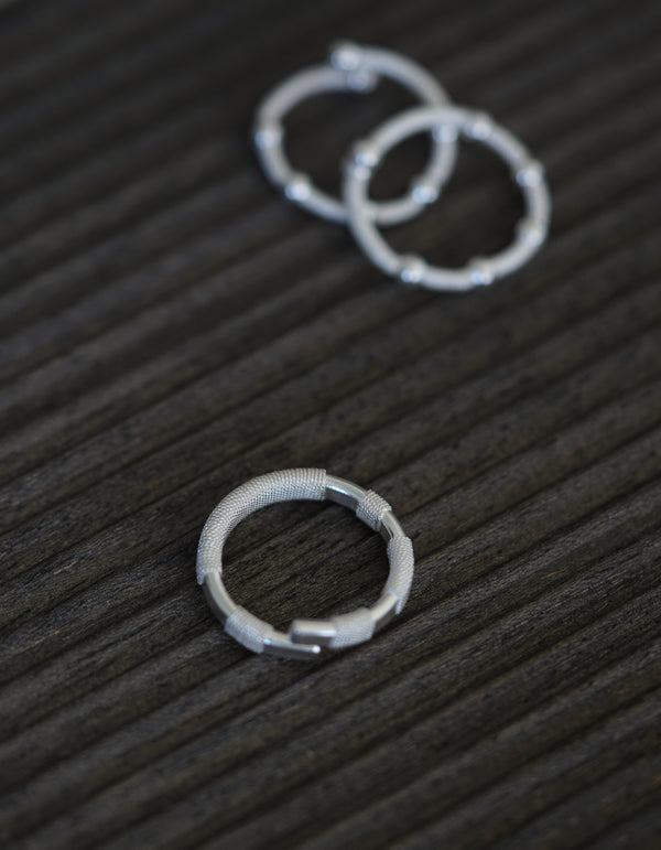 STRINGS FILIGREE RING