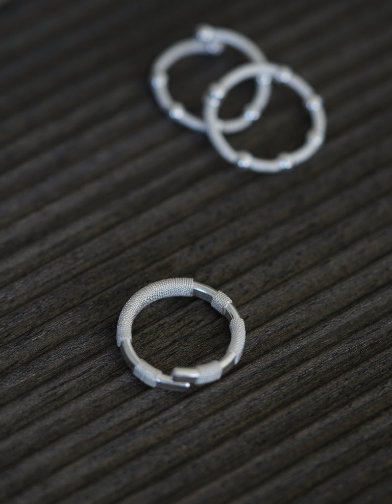 STRINGS FILIGREE RING