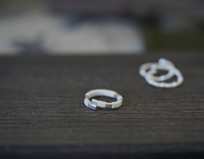 STRINGS FILIGREE RING