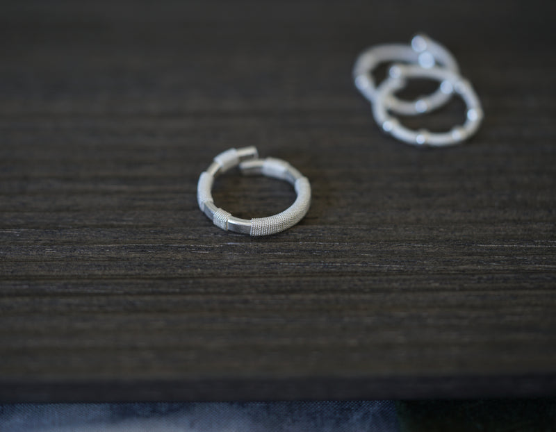STRINGS FILIGREE RING