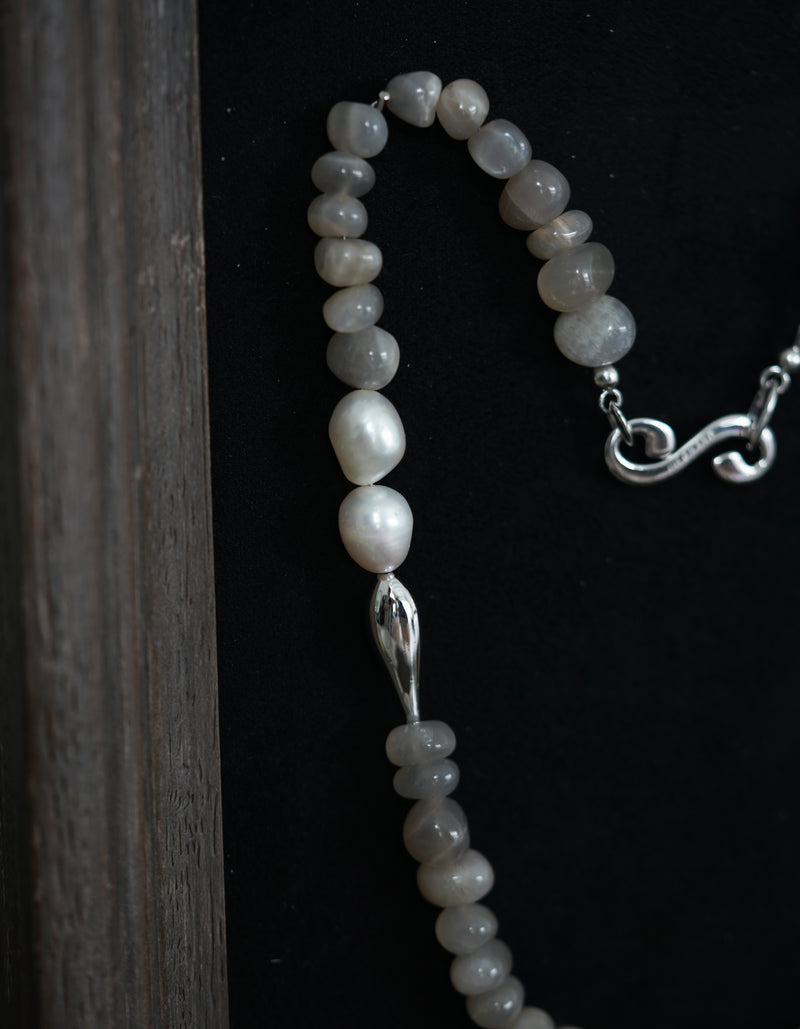 MOONLIT NECKLACE