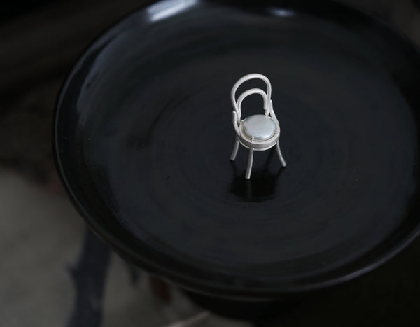 PEARL CHAIR PENDANT/BROOCH